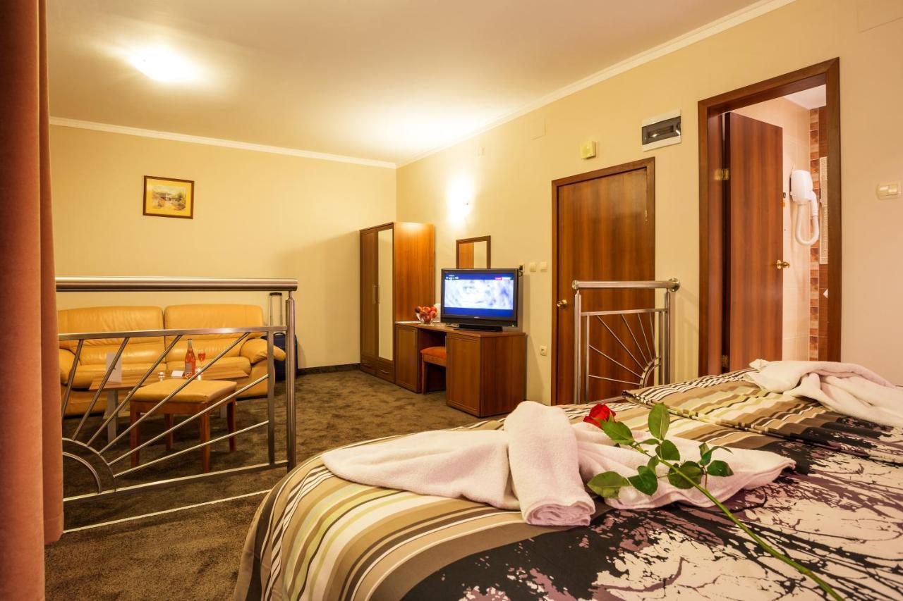 Family Hotel Romantika Velingrad Exterior photo