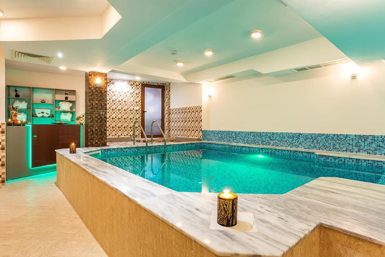 Family Hotel Romantika Velingrad Exterior photo