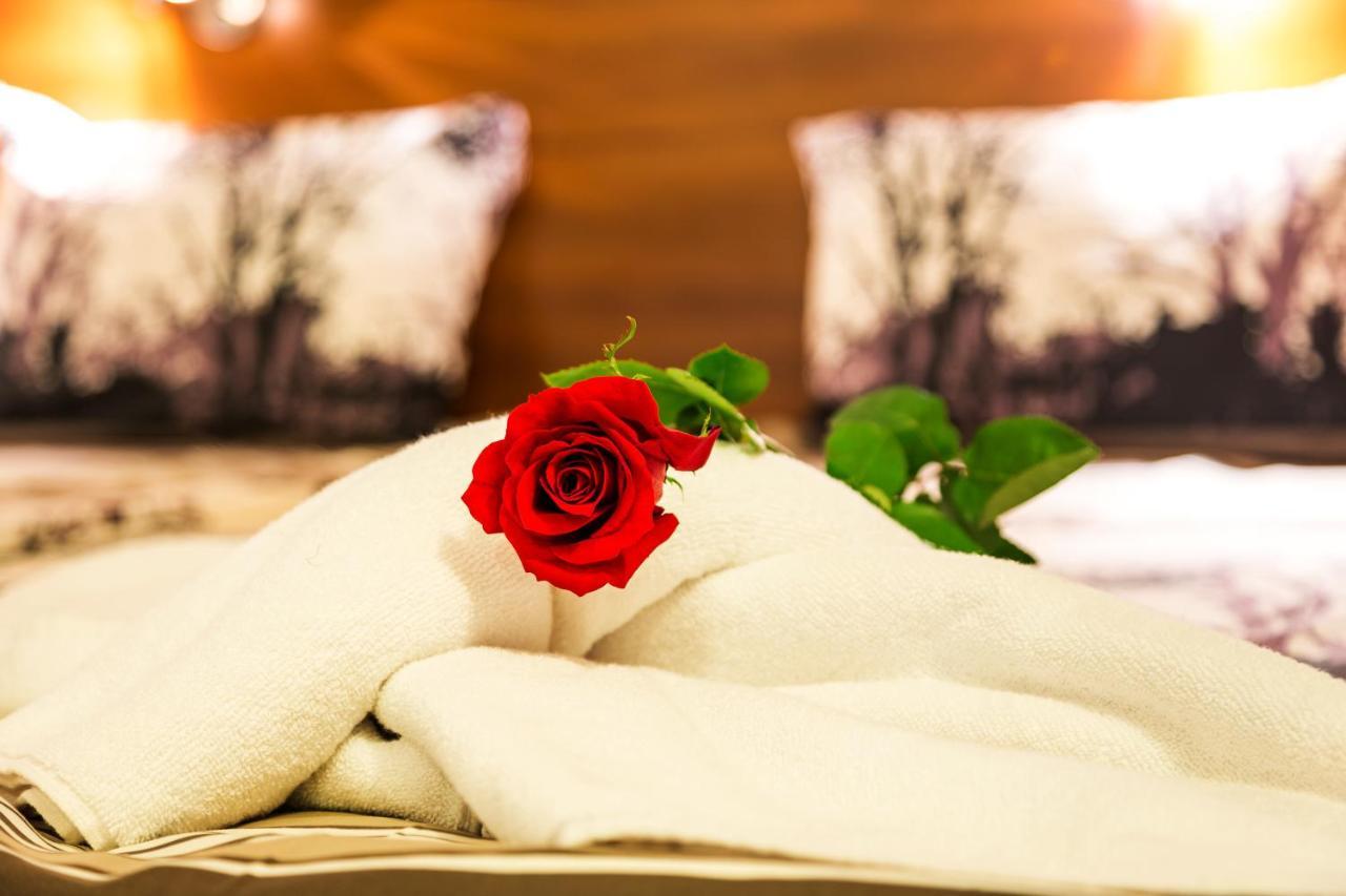 Family Hotel Romantika Velingrad Exterior photo
