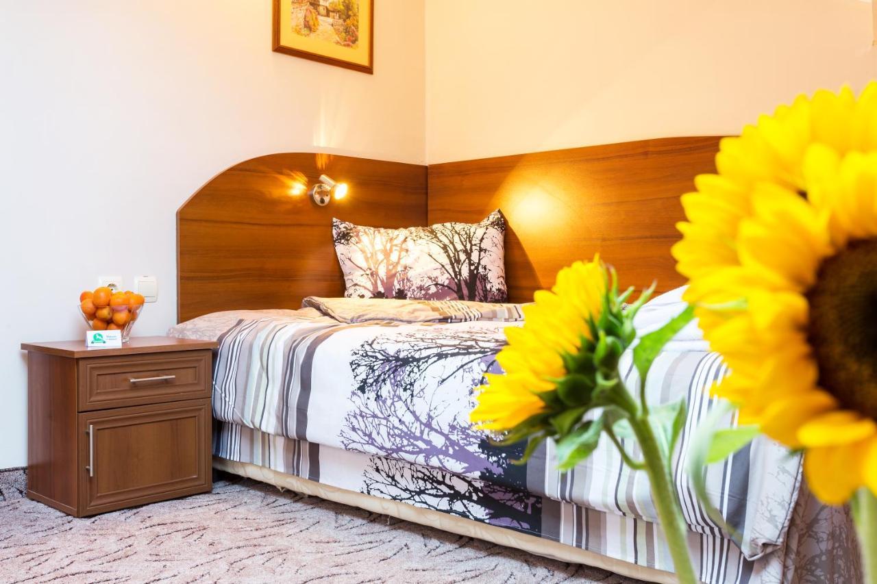 Family Hotel Romantika Velingrad Exterior photo