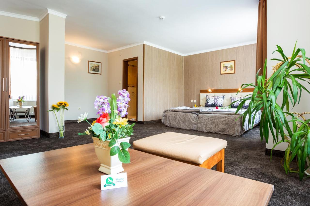 Family Hotel Romantika Velingrad Exterior photo